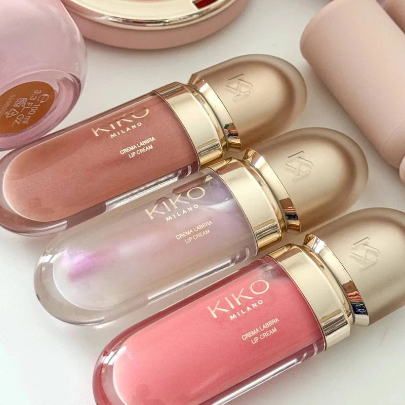 3D Glossy Lip Glow! 
Nourishing lip gloss with a mirror shine finish for soft, plump, and beautiful lips that last.