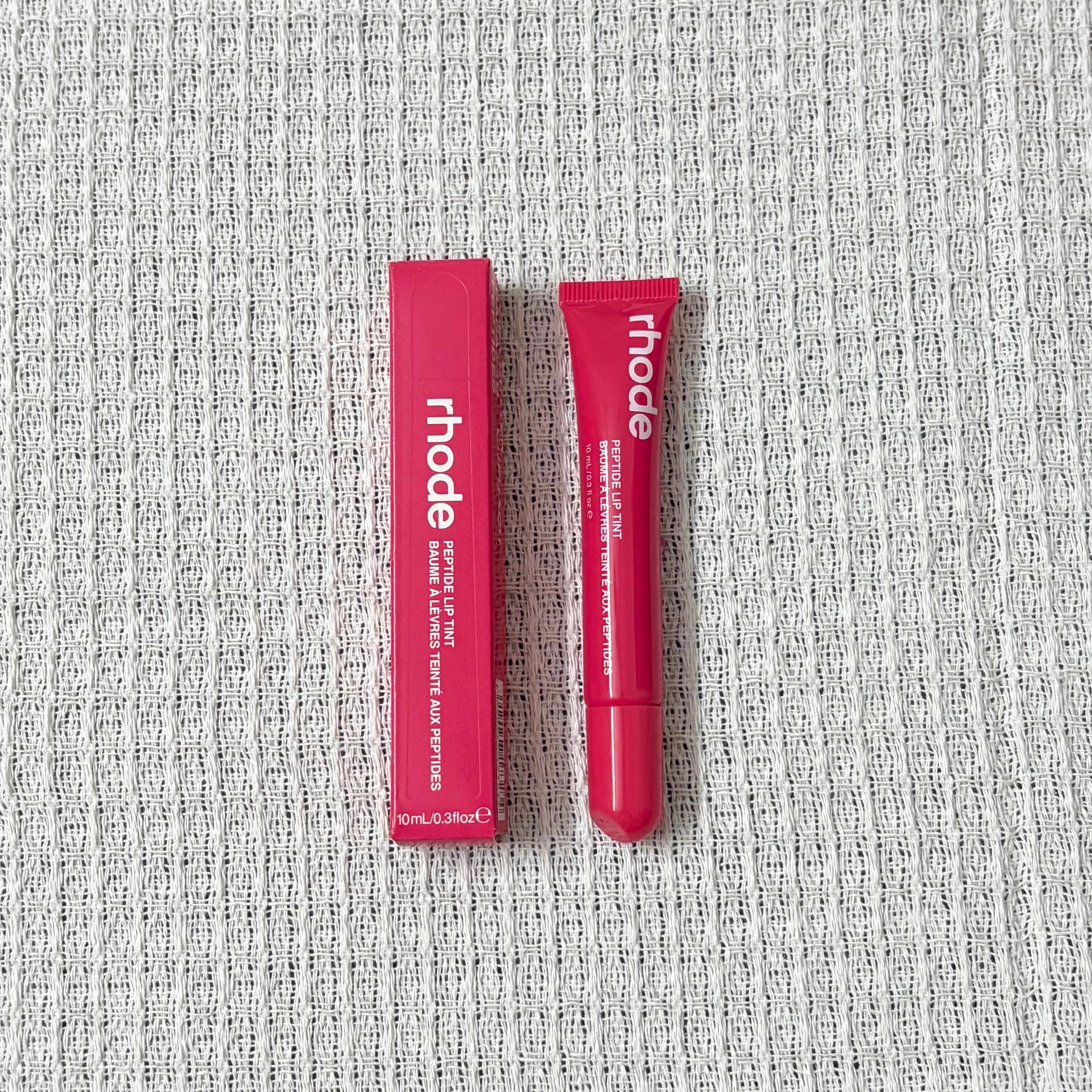 Soft, Plump & Irresistible Lips! 
Treat your lips to intense hydration with this peptide lip treatment. The silky formula helps keep lips soft, smooth, and glossy while enhancing their natural beauty with a healthy, juicy sh