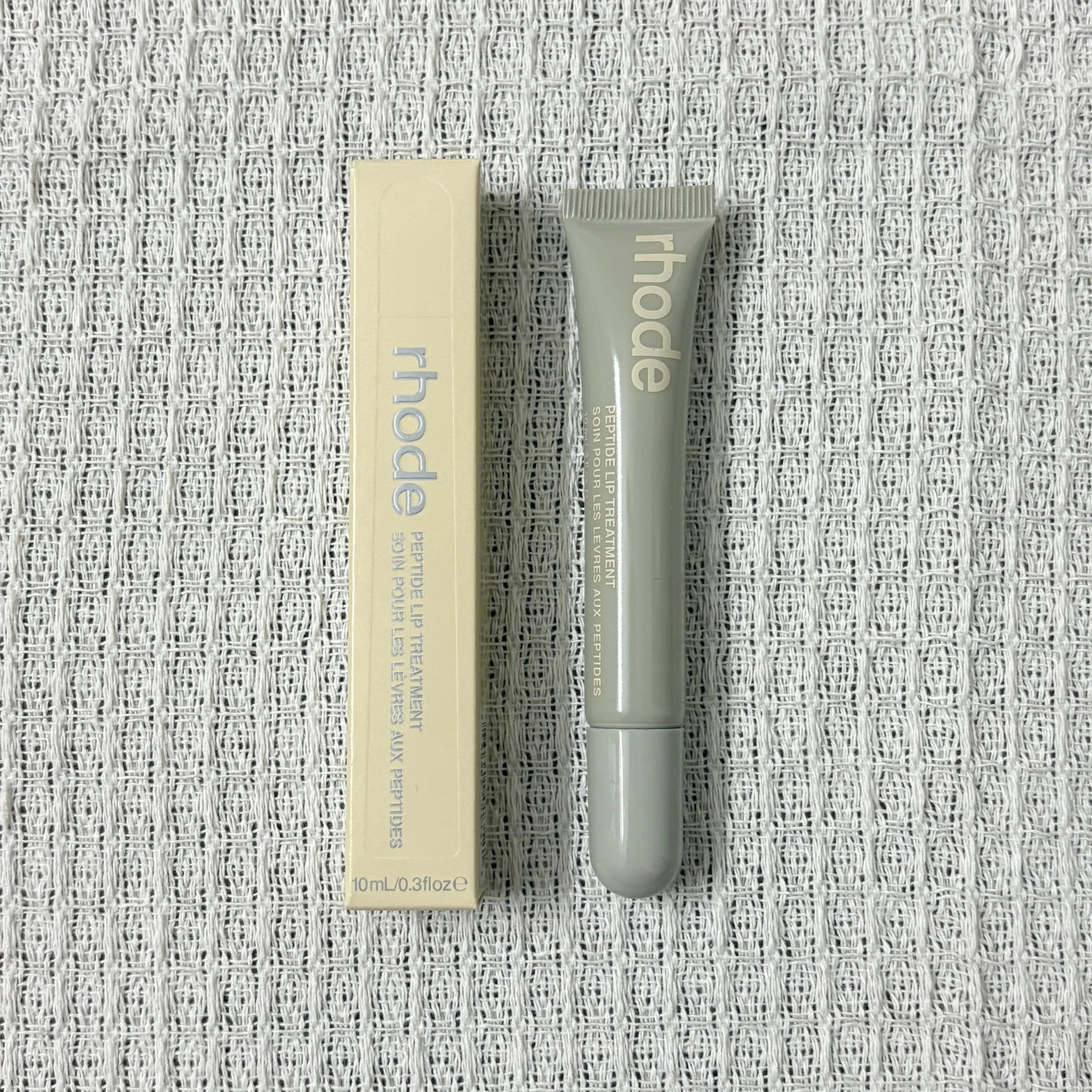 Soft, Plump & Irresistible Lips! 
Treat your lips to intense hydration with this peptide lip treatment. The silky formula helps keep lips soft, smooth, and glossy while enhancing their natural beauty with a healthy, juicy sh