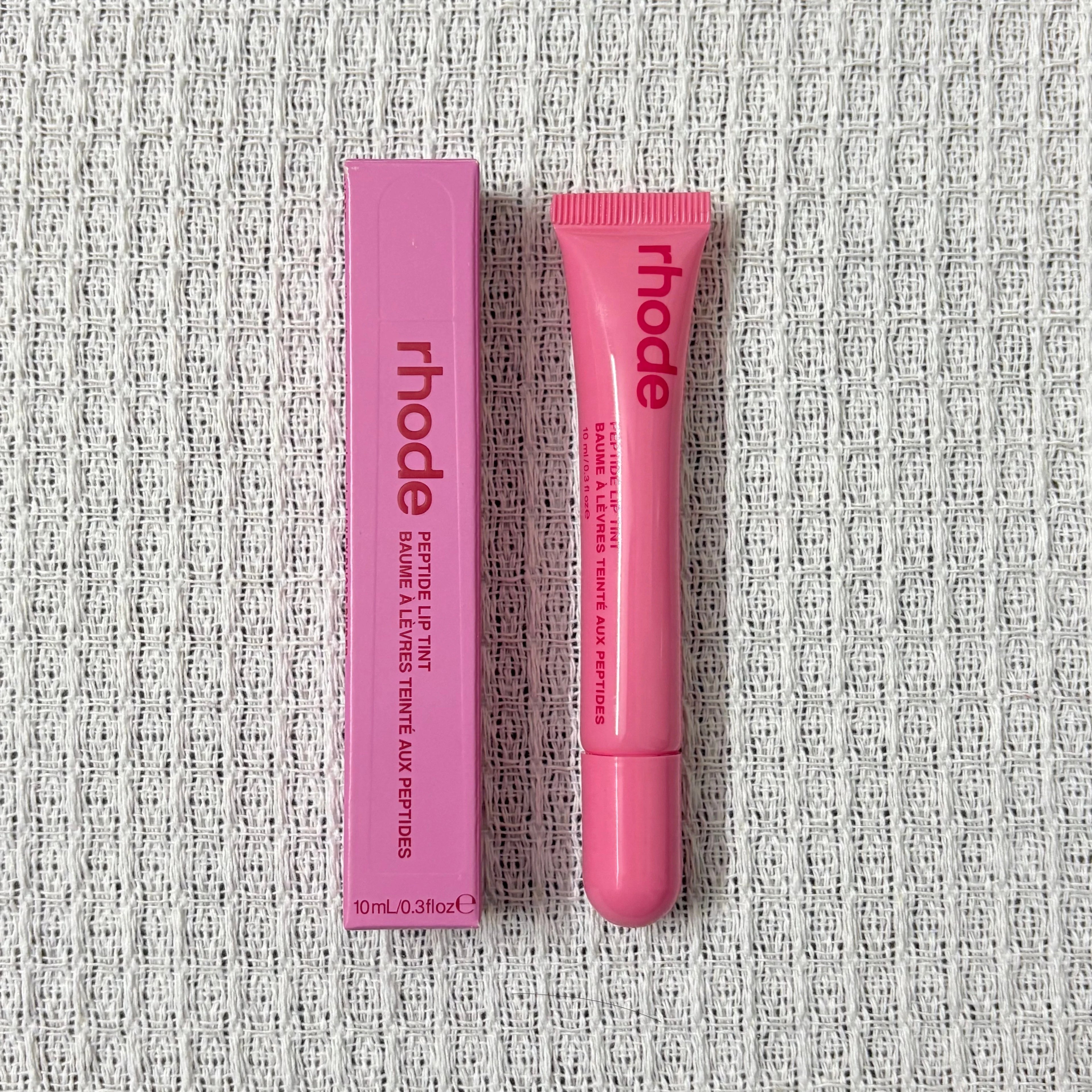 Soft, Plump & Irresistible Lips! 
Treat your lips to intense hydration with this peptide lip treatment. The silky formula helps keep lips soft, smooth, and glossy while enhancing their natural beauty with a healthy, juicy sh