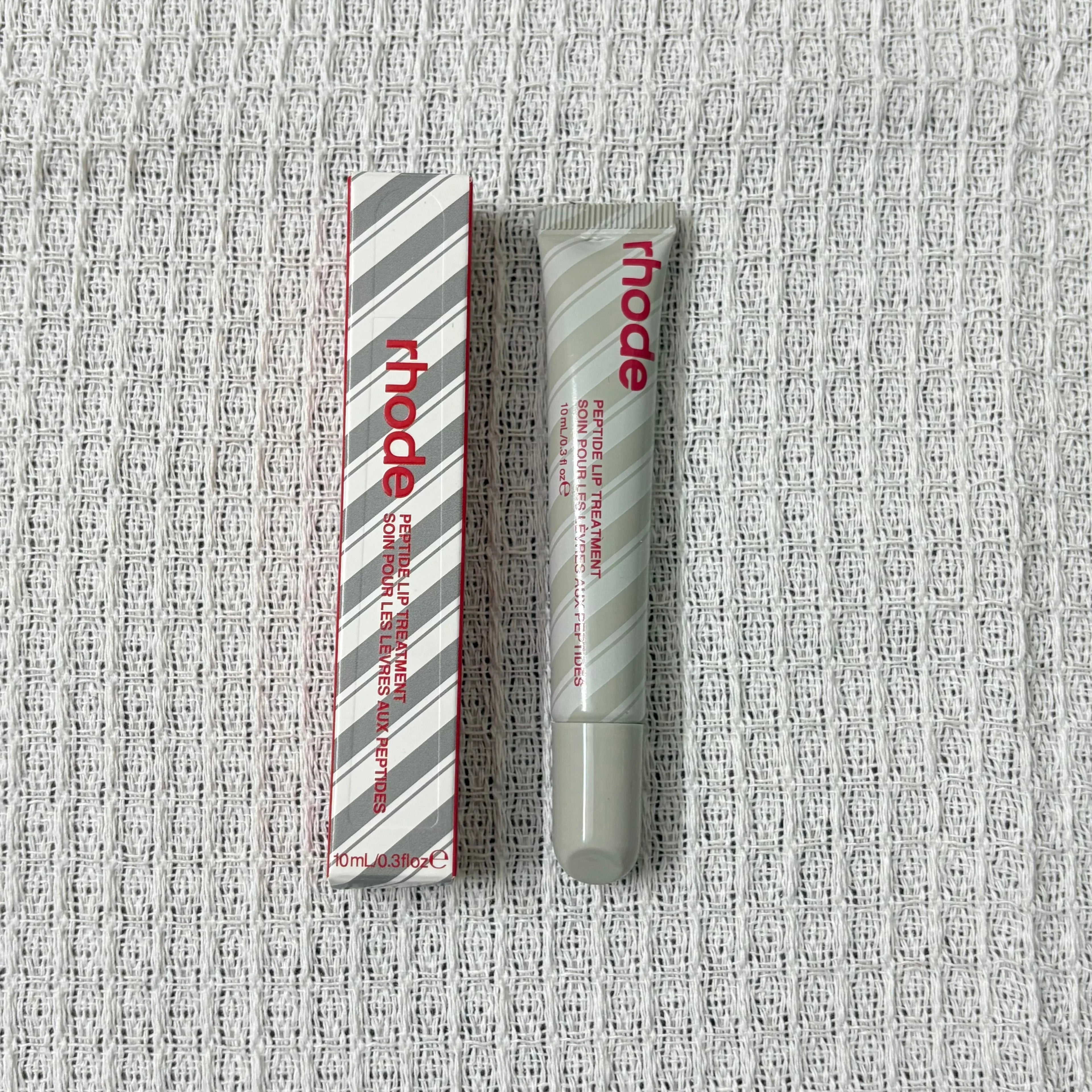 Soft, Plump & Irresistible Lips! 
Treat your lips to intense hydration with this peptide lip treatment. The silky formula helps keep lips soft, smooth, and glossy while enhancing their natural beauty with a healthy, juicy sh
