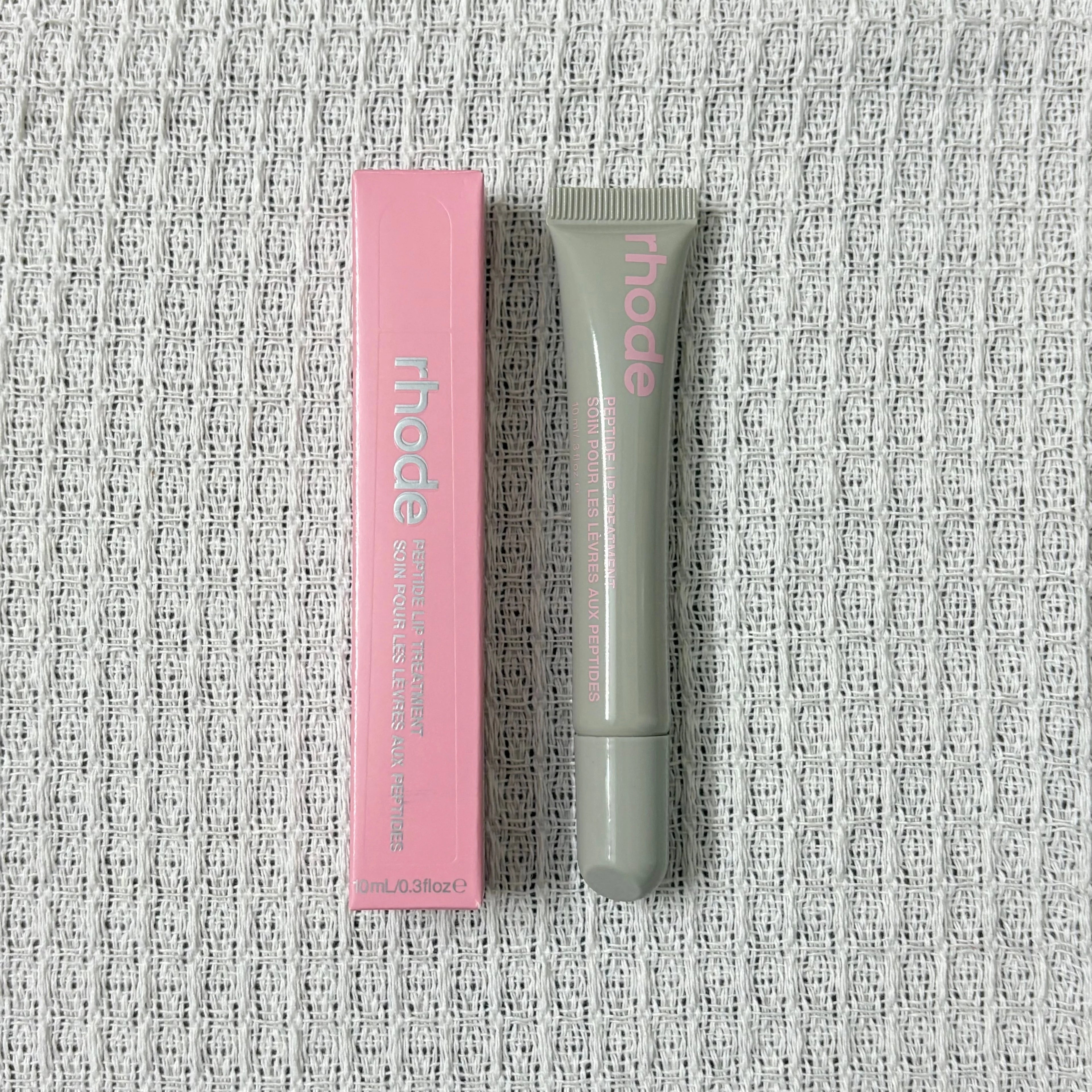 Soft, Plump & Irresistible Lips! 
Treat your lips to intense hydration with this peptide lip treatment. The silky formula helps keep lips soft, smooth, and glossy while enhancing their natural beauty with a healthy, juicy sh
