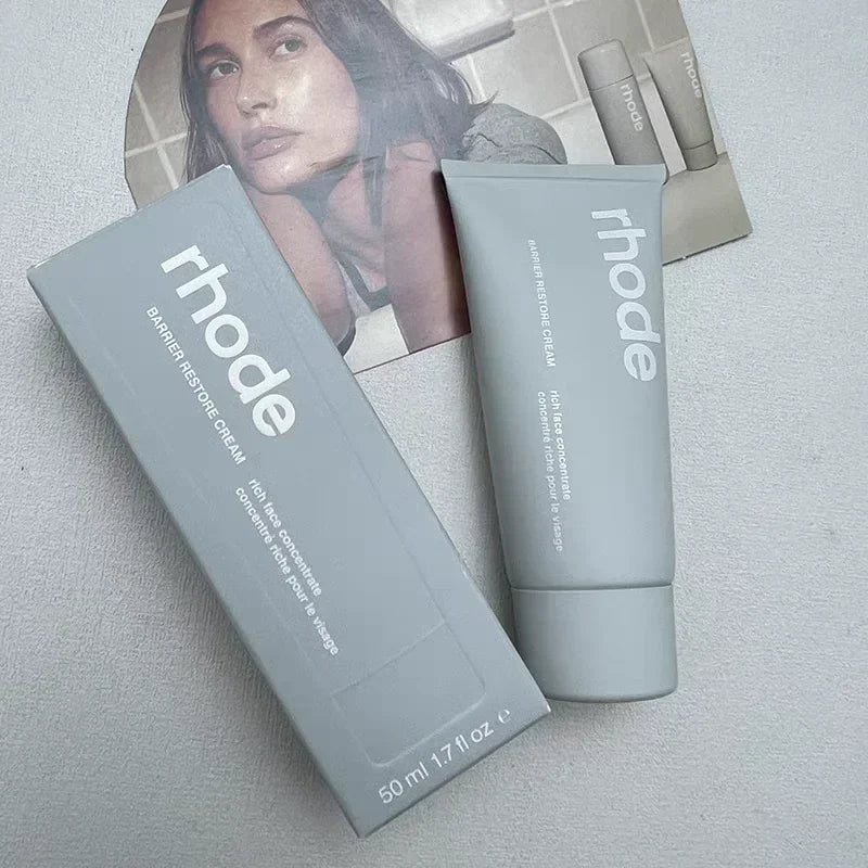 Soft, Plump & Irresistible Lips! 
Treat your lips to intense hydration with this peptide lip treatment. The silky formula helps keep lips soft, smooth, and glossy while enhancing their natural beauty with a healthy, juicy sh