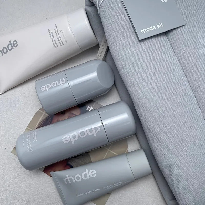 Soft, Plump & Irresistible Lips! 
Treat your lips to intense hydration with this peptide lip treatment. The silky formula helps keep lips soft, smooth, and glossy while enhancing their natural beauty with a healthy, juicy sh