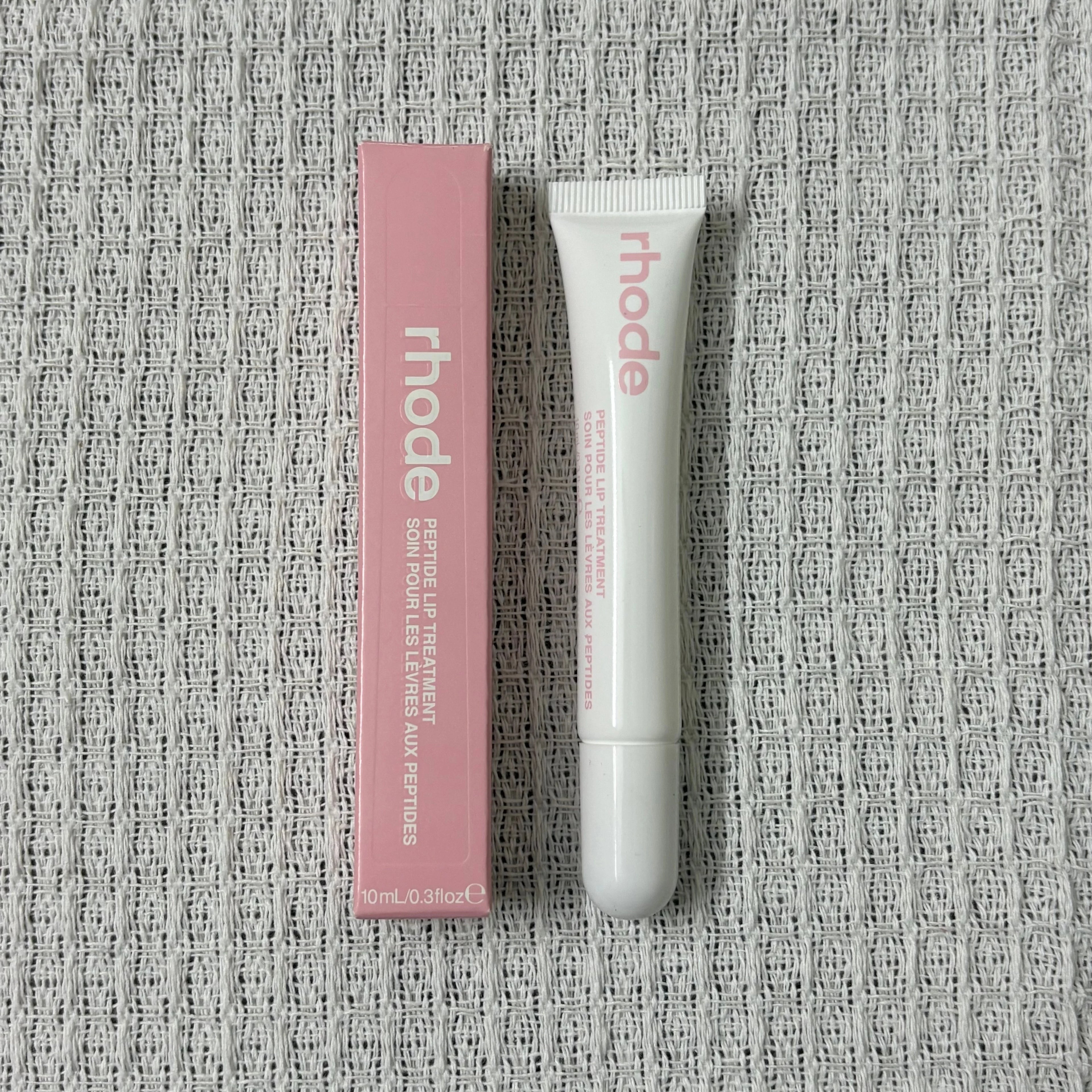 Soft, Plump & Irresistible Lips! 
Treat your lips to intense hydration with this peptide lip treatment. The silky formula helps keep lips soft, smooth, and glossy while enhancing their natural beauty with a healthy, juicy sh