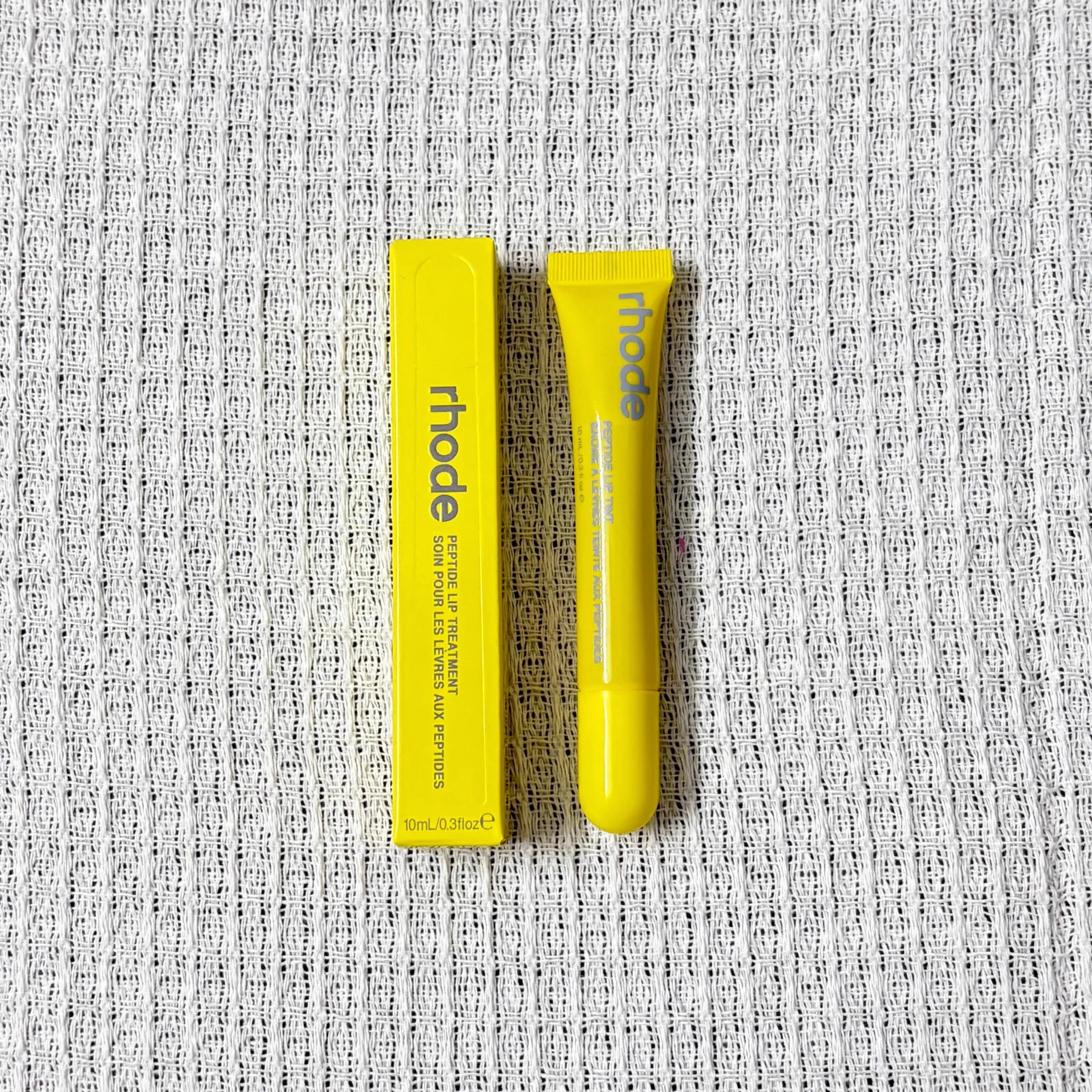 Soft, Plump & Irresistible Lips! 
Treat your lips to intense hydration with this peptide lip treatment. The silky formula helps keep lips soft, smooth, and glossy while enhancing their natural beauty with a healthy, juicy sh